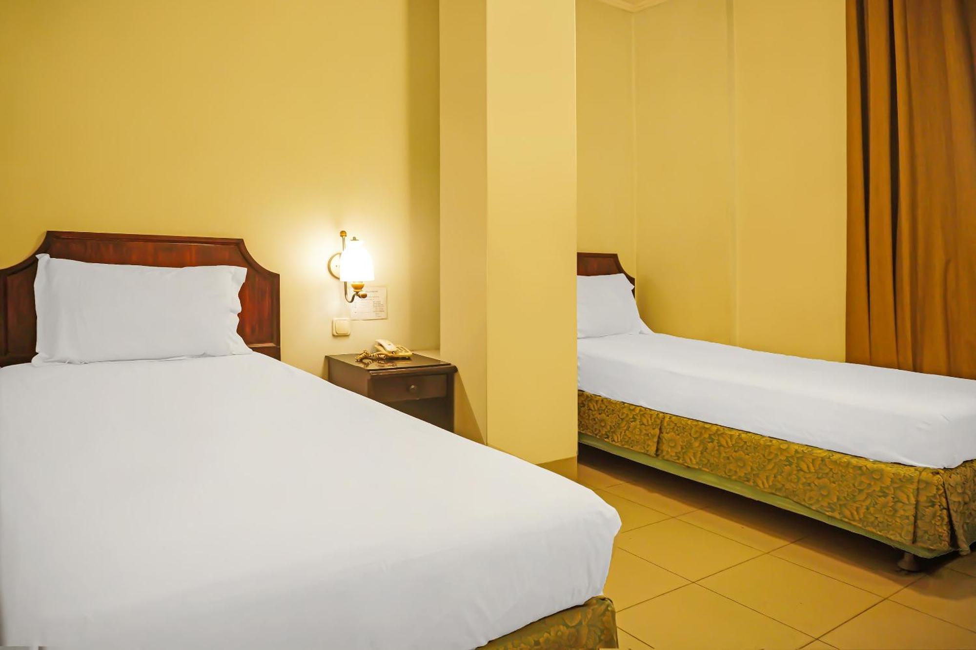 Super Oyo Collection O 92690 Hotel Limas ปาเลมบัง ภายนอก รูปภาพ